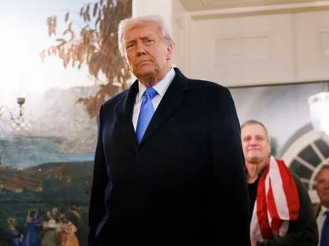 Rõ lý do ông Trump nổi giận với Tổng thống Ukraine, có đòn trừng phạt đầu tiên sau màn khẩu chiến