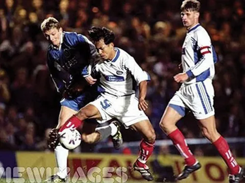 Cầu thủ gốc Việt trị giá 1 triệu USD từng đối đầu Beckham và Henry là ai?