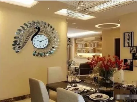 'Nếu không treo đồng hồ ở ba nơi này, bạn sẽ giàu có hơn theo thời gian', câu này có ý nghĩa không?