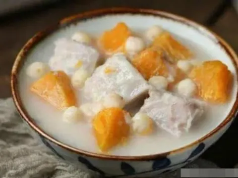 Hầm bí ngô và thứ này cùng nhau tương đương như 'thuốc nhuận tràng tự nhiên', phân sẽ được thải ra ngoài đúng thời gian, mùi hôi miệng sẽ biến mất