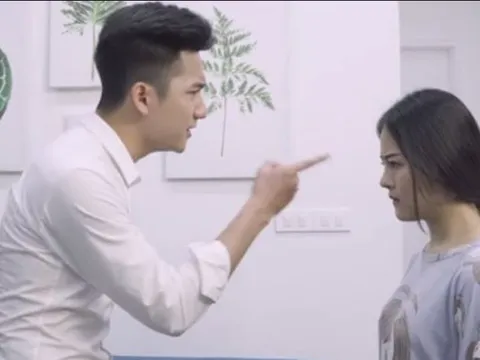 Chồng ném 500 triệu yêu cầu tôi ở nhà, chưa kịp mừng thì mẹ đẻ gọi điện báo tin sốc!