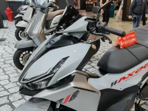 ‘Vua xe ga’ 175cc mới đẹp hơn Honda Air Blade chuẩn bị ra mắt: Có phanh ABS 2 kênh, màn LCD, giá mềm