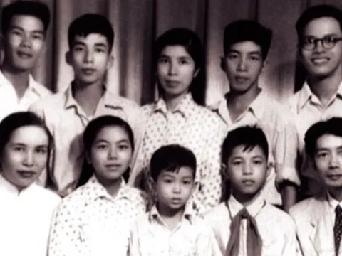 Ai là nhà phê bình văn học xuất sắc Việt Nam, được đặt tên cho đường phố ở cả Hà Nội, TP Hồ Chí Minh?