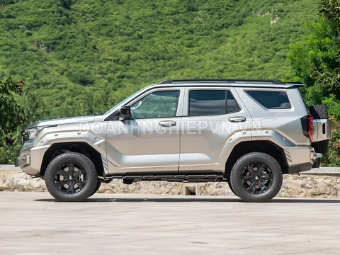 ‘Kẻ hủy diệt’ Toyota Land Cruiser ra mắt với thiết kế hầm hố, trang bị tối tân, giá hơn 800 triệu đồng