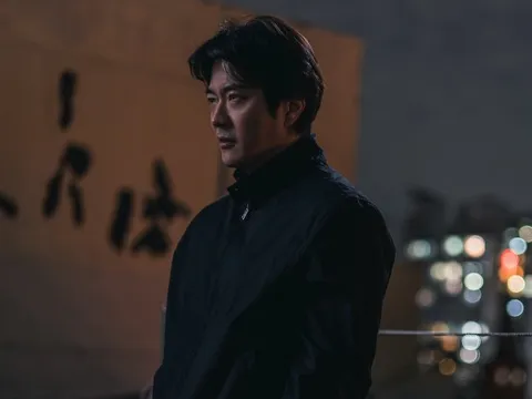 Kwon Sang Woo hoá sát thủ 'nhọ' nhất Hàn Quốc, tiếp tục 'ăn hành' tả tơi trong phim mới