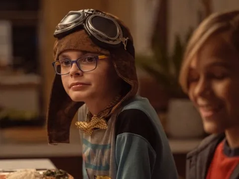 Zachary Levi lột xác khỏi hình tượng hài hước, kể câu chuyện gia đình ấm áp và đầy cảm hứng trong 'Bước chân dũng cảm'