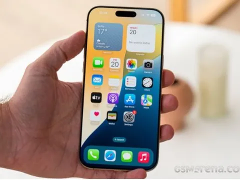 iPhone 16 Pro Max vẫn là vua doanh số cao cấp, giá ngày càng rẻ hơn chèn ép Galaxy S24 Ultra