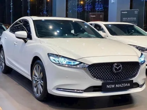 Giá lăn bánh Mazda6 cuối tháng 2/2025 rẻ hơn hẳn Toyota Camry, 'cơ hội vàng' để khách việt tậu xe