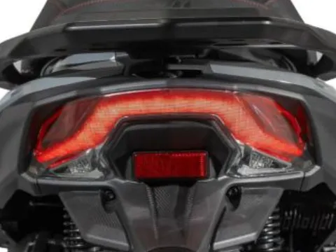 Ra mắt ‘vua xe ga’ 300cc mới ‘thách thức’ Honda SH với giá hấp dẫn, trang bị đủ cả ABS 2 kênh và TCS