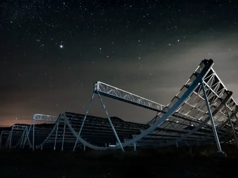 Canada bắt được tín hiệu radio lặp lại từ "thế giới hình elip"