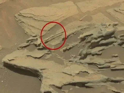 10 bức ảnh kỳ lạ khiến Sao Hỏa trông như có người ở