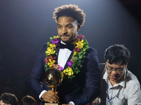 Lỡ hẹn với QBV Việt Nam 2024, Nguyễn Xuân Son bất ngờ gửi thông điệp đầy sức nặng