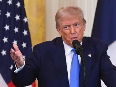 Ông Trump tuyên bố sốc thời điểm cắt viện trợ cho Ukraine, tiết lộ thái độ của Tổng thống Putin