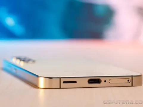 Chiến binh hiệu năng nhỏ gọn Galaxy S24 siêu sale kịch sàn, rẻ hơn iPhone 13, áp đảo Xiaomi 14