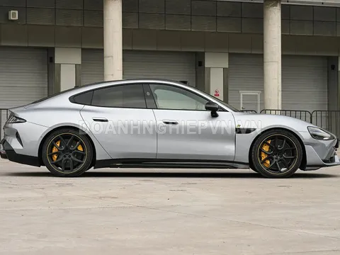 Xiaomi trình làng xe sedan công suất 1.526 mã lực, trang bị tiên tiến, giá gần 1,9 tỷ đồng