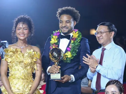 Truyền thông Thái Lan 'bức xúc' vì Tiến Linh giành QBV Việt Nam 2024, chỉ ra cái tên xứng đáng?