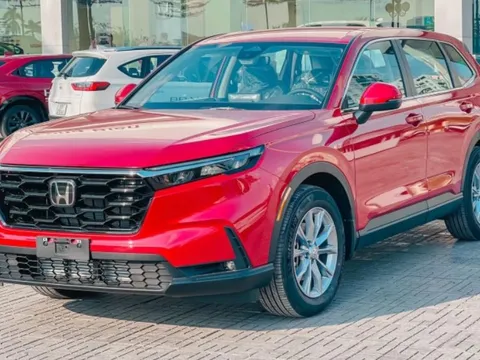 Giá lăn bánh Honda CR-V cực cạnh tranh cuối tháng 2/2025 nhờ ưu đãi khủng, 'lật đổ' Mazda CX-5