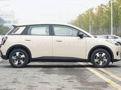 Xe hơi dài gần 4,3 mét, thiết kế ấn tượng, giá chưa tới 250 triệu đồng