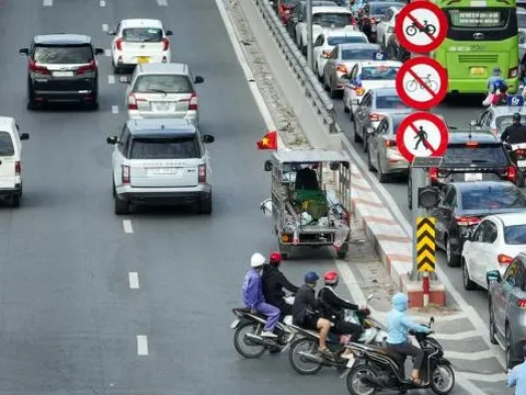 Theo quy định mới, xe máy có được quay đầu xe trên cầu không?