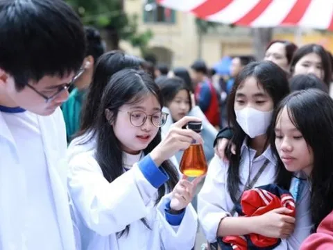 Người dân hân hoan nhận tin học sinh từ mầm non đến hết THPT được miễn học phí, bắt đầu từ khi nào?