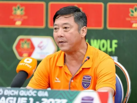 Huyền thoại bóng đá Việt Nam tái xuất, đội bóng của Công Phượng rộng cửa thăng hạng V.League?