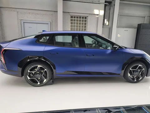 Kia EV4 trình làng: Thiết kế ấn tượng, công suất 201 mã lực, phạm vi hoạt động 590 km/lần sạc