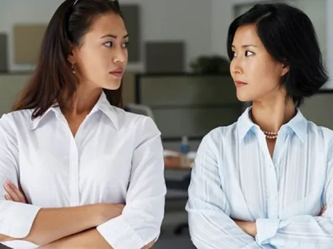 Mới sinh con nửa tháng, vợ tôi bất ngờ vung tay hai chục triệu sắm máy rửa bát, khiến mẹ chồng tức giận đến mức đòi trả lại hàng ngay trong sáng hôm sau