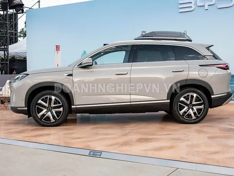 SUV dài gần 4,9 mét, động cơ PHEV, công nghệ lái tiên tiến, giá hơn 700 triệu đồng