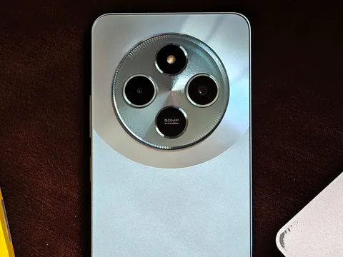 Xiaomi ra mắt smartphone chống nước, RAM 8 GB, pin 5.160mAh, giá chưa tới 3 triệu đồng