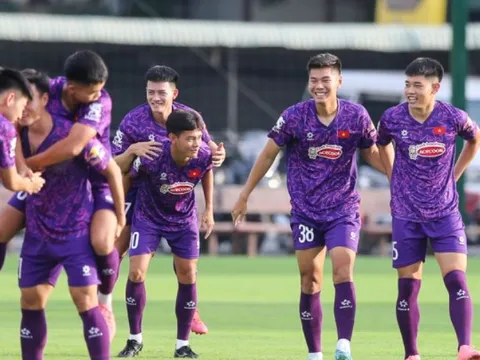 Kình địch của ĐT Việt Nam lộ kế hoạch khủng, HLV Kim Sang-sik nhận báo động đỏ