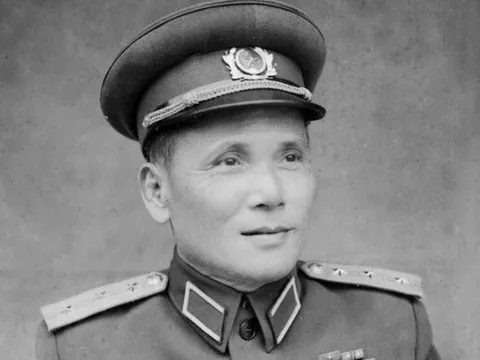 Đại tướng huyền thoại của Việt Nam do đích thân Bác Hồ đặt bí danh, được nước bạn Lào gọi với cái tên lạ