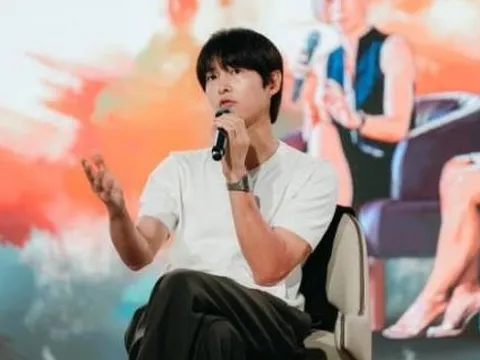 Song Joong Ki bất ngờ nói đến mặt tối của ngành giải trí sau màn khóc lóc vì thất bại trước Song Hye Kyo