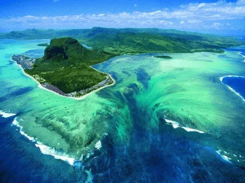 Đại dương đáng sợ đến mức nào? Những hiện tượng kỳ lạ xảy ra ở đại dương đủ khiến người ta phải kinh hãi