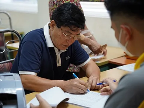 Nghỉ công tác chờ đủ tuổi nghỉ hưu được hưởng những chế độ nào?