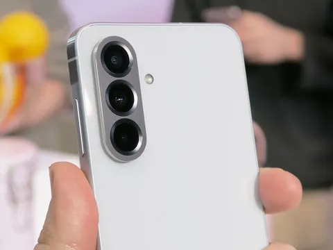 Samsung giới thiệu smartphone chống nước, RAM 12 GB, giá từ 9,99 triệu tại Việt Nam, cạnh tranh với iPhone 16e