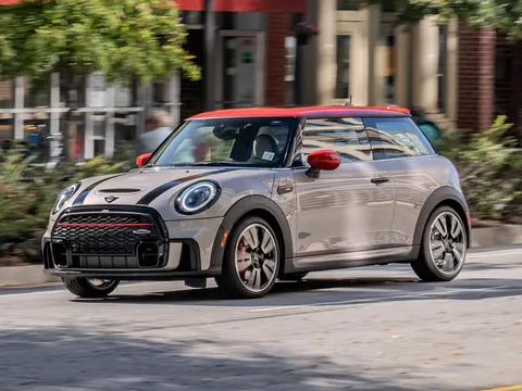 Bảng giá xe MINI tháng 3/2025: Giảm giá 50 triệu đồng