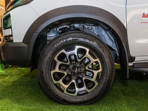 ‘Kẻ huỷ diệt’ Ford Ranger ra mắt: Thiết kế siêu ngầu, động cơ tăng áp, giá gần 1,1 tỷ đồng