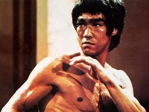 Cái chết của Lý Tiểu Long đã được Diệp Vấn tiên đoán! Chỉ nhìn tư thế đi là biết số 'yểu mệnh'?