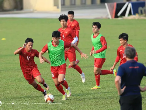 Bất ngờ vì chiều cao cực ấn tượng của U22 Việt Nam trước SEA Games 33