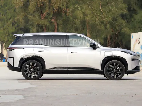 Toyota giới thiệu 'ông vua SUV' giá rẻ: Thiết kế ấn tượng, công suất 224 mã lực,