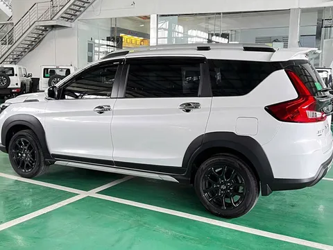 Suzuki XL7 Hybrid giảm giá ‘sập sàn’, quyết đấu với Mitsubishi Xpander