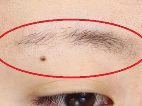 Tướng người ích kỷ, hẹp hòi, nhân duyên khó vượng, cả đời hiếm được quý nhân giúp đỡ