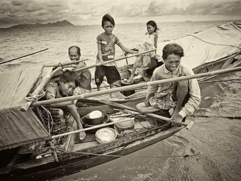 Tìm hiểu cuộc sống của bộ lạc 'người cá', có thể đi bộ dưới đáy biển