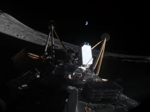 Tàu đổ bộ bị đổ khi thăm dò Mặt Trăng