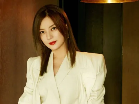 Triệu Vy còn gì sau cú "gãy cánh" bí ẩn nhất lịch sử showbiz Hoa ngữ?