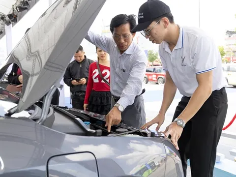 VinFast chiều khách hết nấc: Giá tốt cho người mua mới, quà cho khách cũ, bảo hành siêu dài