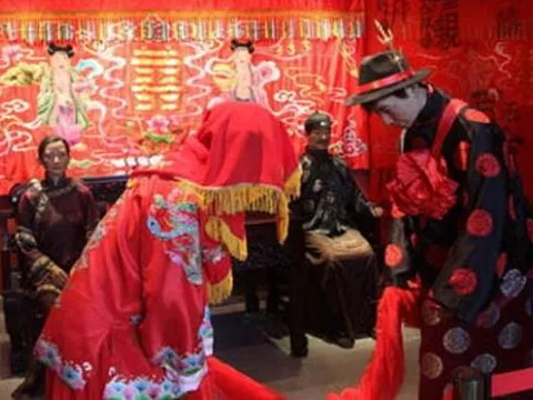 Trong thời cổ đại, tại sao phụ nữ có thể chịu đựng được việc chồng lấy vợ lẽ? Họ không biết ghen sao?