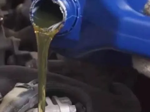Thay nhớt sau mỗi 5000km? Bao nhiêu người đã bị lừa, bậc thầy sửa chữa ô tô sẽ dạy bạn bao lâu thì nên thay mới là tốt nhất!