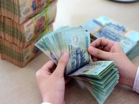 Gửi ngân hàng 2 tỷ đồng mỗi tháng lãi bao nhiêu?