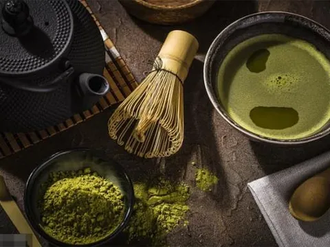 Bạn có biết trà matcha bắt nguồn từ đâu không? Hóa ra là phân của con tằm?!